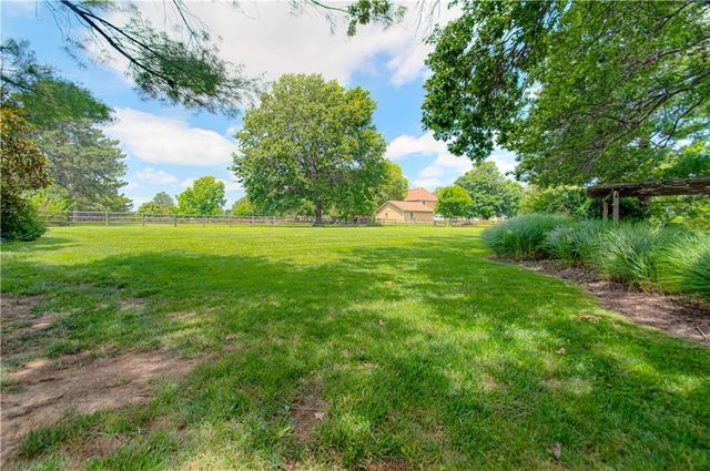 16316 Glenwood Street, Stilwell, KS 66085