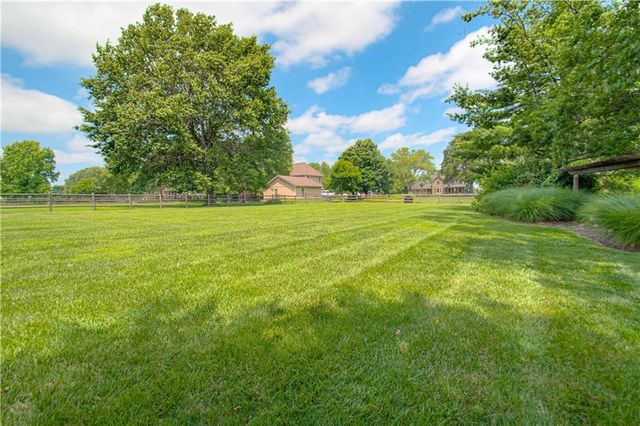 16316 Glenwood Street, Stilwell, KS 66085