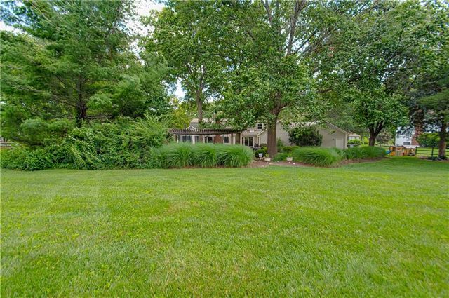 16316 Glenwood Street, Stilwell, KS 66085