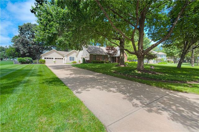 16316 Glenwood Street, Stilwell, KS 66085