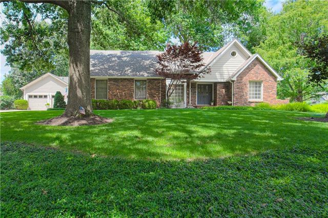 16316 Glenwood Street, Stilwell, KS 66085