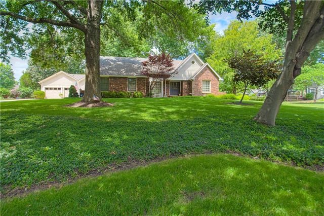 16316 Glenwood Street, Stilwell, KS 66085