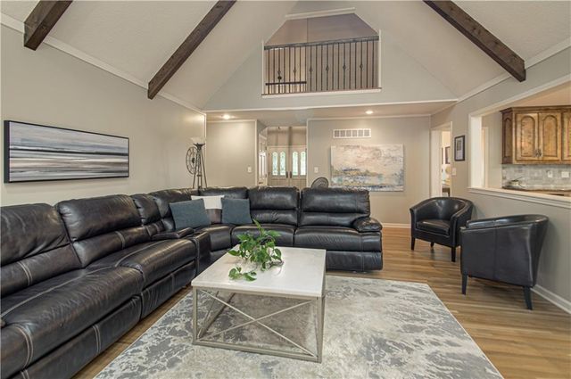 16316 Glenwood Street, Stilwell, KS 66085