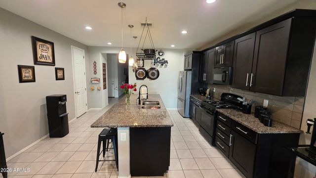 18025 W HILTON Avenue, Goodyear, AZ 85338