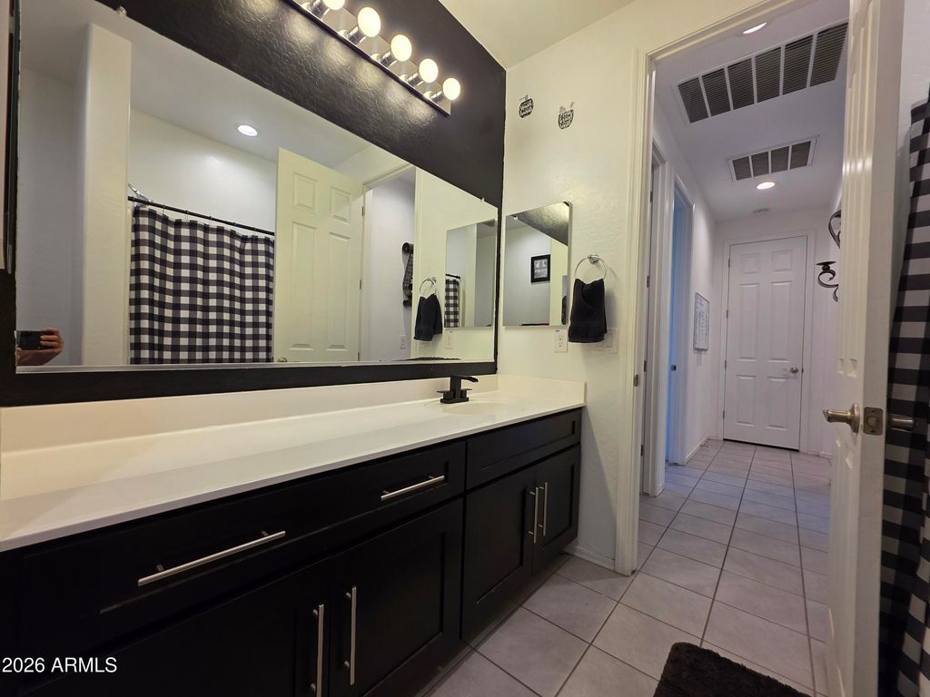 Image 18 of property listing at 18025 W HILTON Avenue, Goodyear, AZ 85338