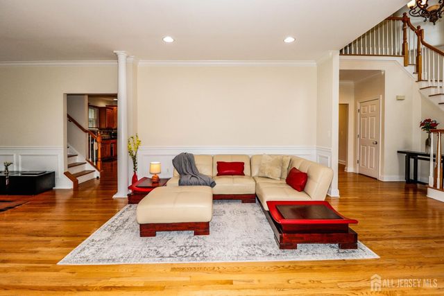 2 Brenner Court, Franklin Twsp, NJ 08873