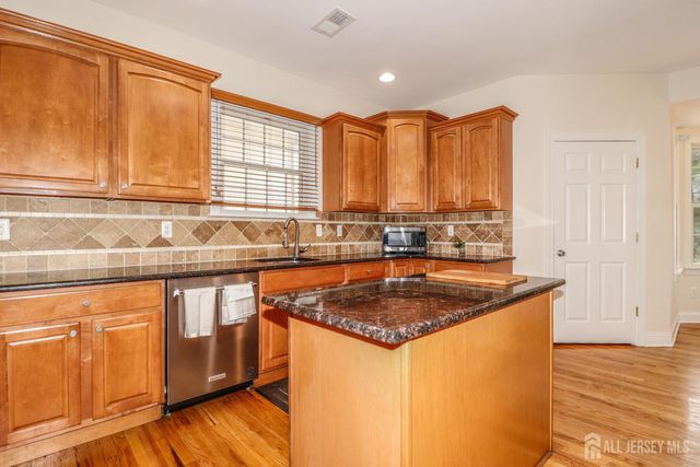 2 Brenner Court, Franklin Twsp, NJ 08873