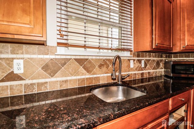 2 Brenner Court, Franklin Twsp, NJ 08873