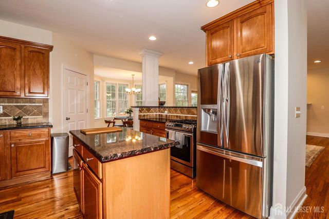 2 Brenner Court, Franklin Twsp, NJ 08873