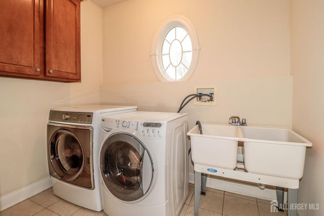 2 Brenner Court, Franklin Twsp, NJ 08873