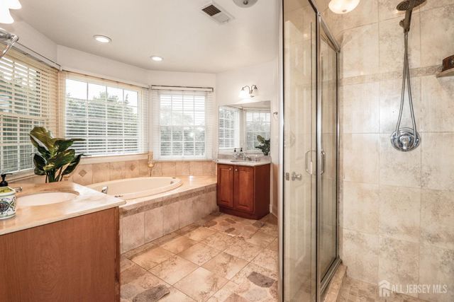 2 Brenner Court, Franklin Twsp, NJ 08873