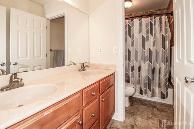 2 Brenner Court, Franklin Twsp, NJ 08873
