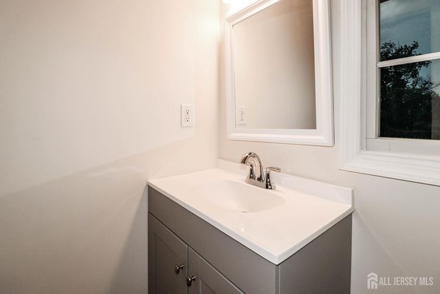 2 Brenner Court, Franklin Twsp, NJ 08873