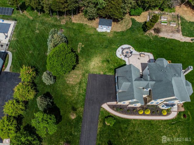 2 Brenner Court, Franklin Twsp, NJ 08873