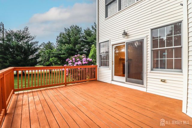 2 Brenner Court, Franklin Twsp, NJ 08873