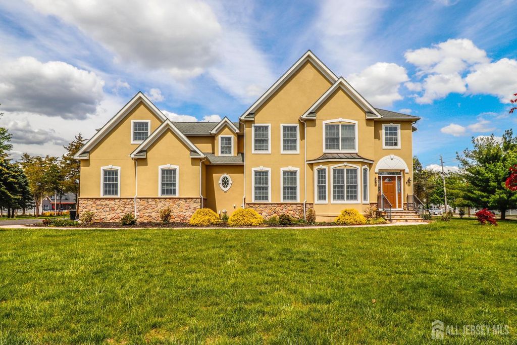2 Brenner Court, Franklin Twsp, NJ 08873
