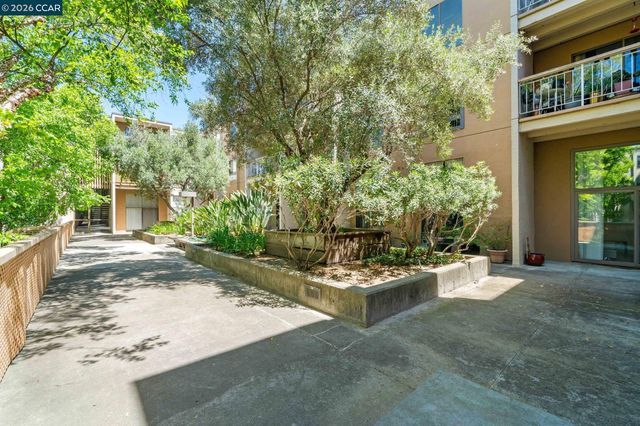460 N Civic Dr 301, Walnut Creek, CA 94596