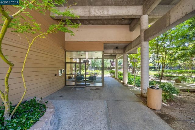 460 N Civic Dr 301, Walnut Creek, CA 94596