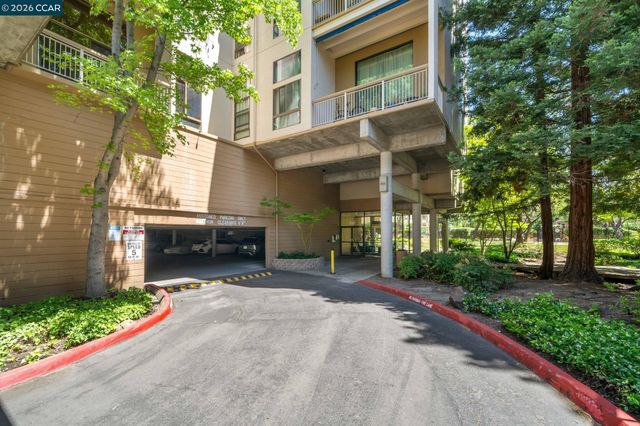 460 N Civic Dr 301, Walnut Creek, CA 94596