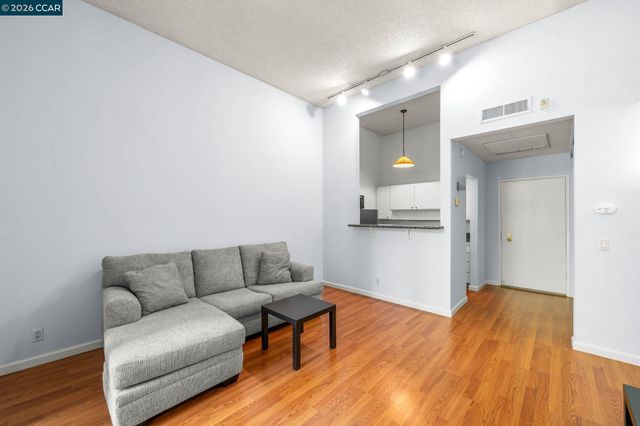 460 N Civic Dr 301, Walnut Creek, CA 94596