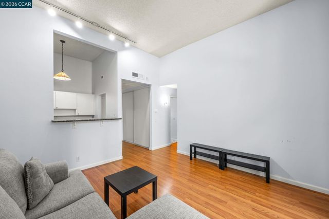 460 N Civic Dr 301, Walnut Creek, CA 94596