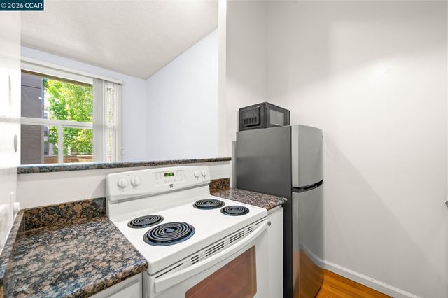 460 N Civic Dr 301, Walnut Creek, CA 94596
