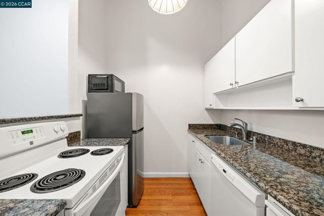 460 N Civic Dr 301, Walnut Creek, CA 94596