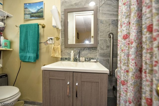 435 Northern Pkwy, Ridgewood Village, NJ 07450