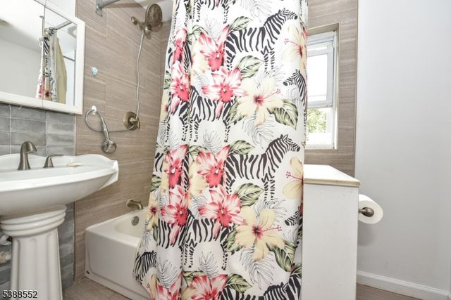 435 Northern Pkwy, Ridgewood Village, NJ 07450