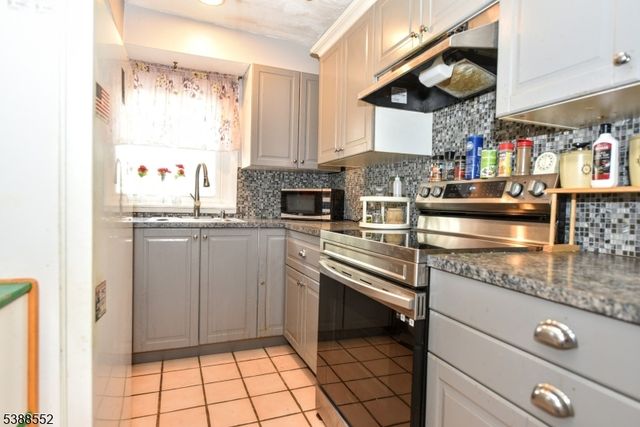 435 Northern Pkwy, Ridgewood Village, NJ 07450