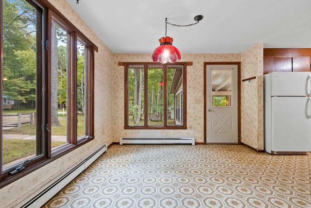 11771 LAURA LANE, Crivitz, WI 54114