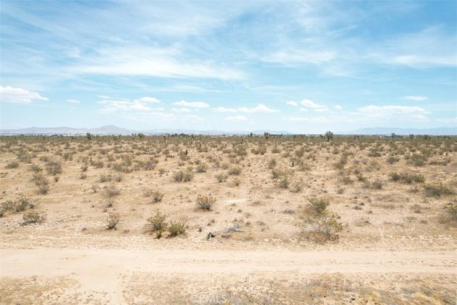 8 Buckeye Avenue, Adelanto, CA 92301