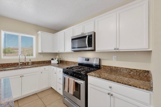 10328 Flagstaff Drive NW, Albuquerque, NM 87114