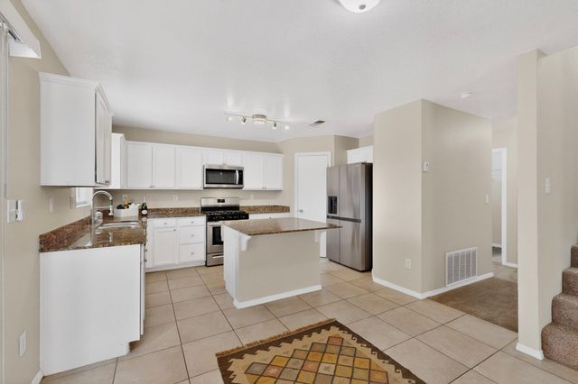 10328 Flagstaff Drive NW, Albuquerque, NM 87114