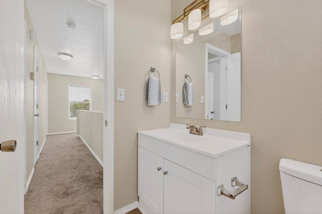 10328 Flagstaff Drive NW, Albuquerque, NM 87114