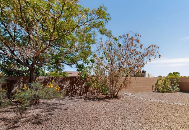 10328 Flagstaff Drive NW, Albuquerque, NM 87114