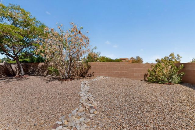 10328 Flagstaff Drive NW, Albuquerque, NM 87114