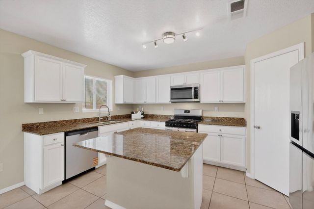 10328 Flagstaff Drive NW, Albuquerque, NM 87114