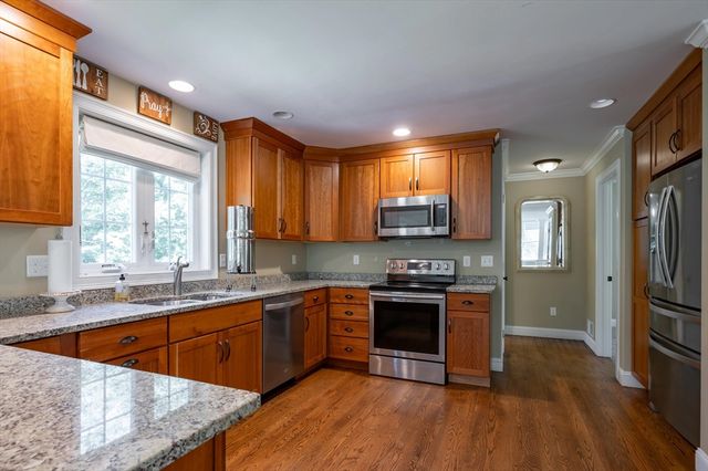 7 N Salem Rd, Hampstead, NH 03841