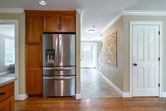 7 N Salem Rd, Hampstead, NH 03841
