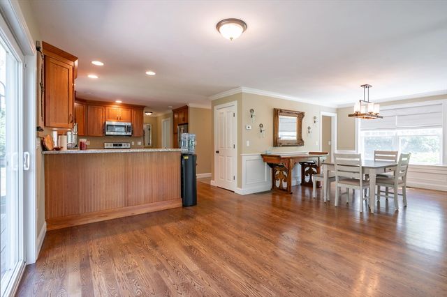 7 N Salem Rd, Hampstead, NH 03841