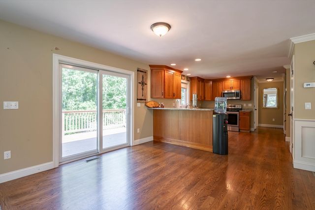 7 N Salem Rd, Hampstead, NH 03841
