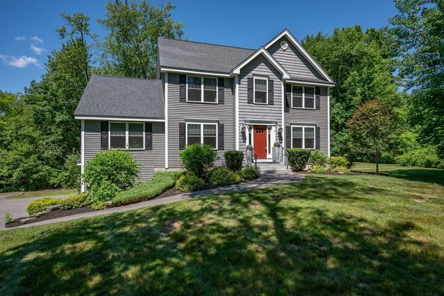 7 N Salem Rd, Hampstead, NH 03841