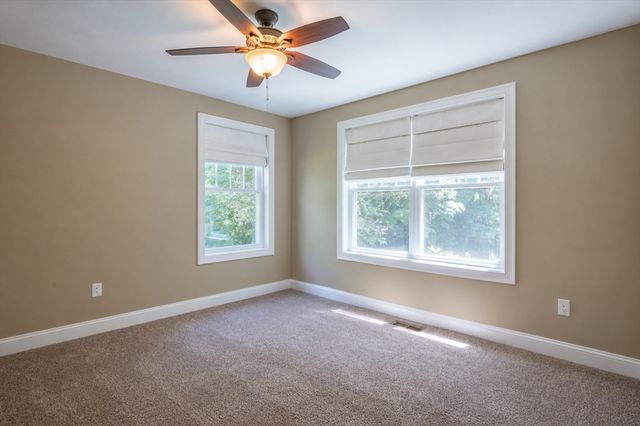 7 N Salem Rd, Hampstead, NH 03841