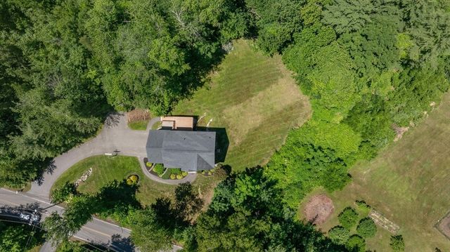 7 N Salem Rd, Hampstead, NH 03841