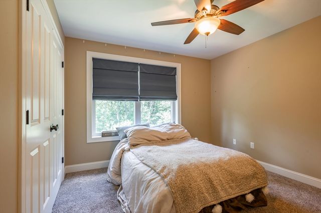 7 N Salem Rd, Hampstead, NH 03841