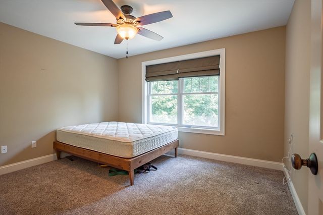 7 N Salem Rd, Hampstead, NH 03841