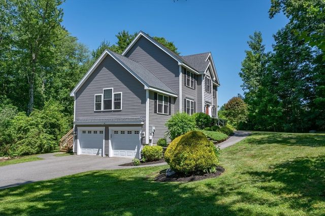 7 N Salem Rd, Hampstead, NH 03841