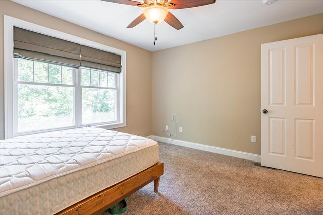 7 N Salem Rd, Hampstead, NH 03841