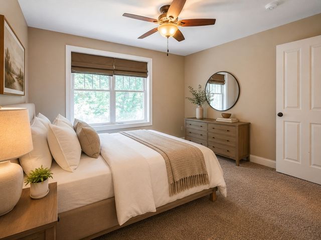 7 N Salem Rd, Hampstead, NH 03841